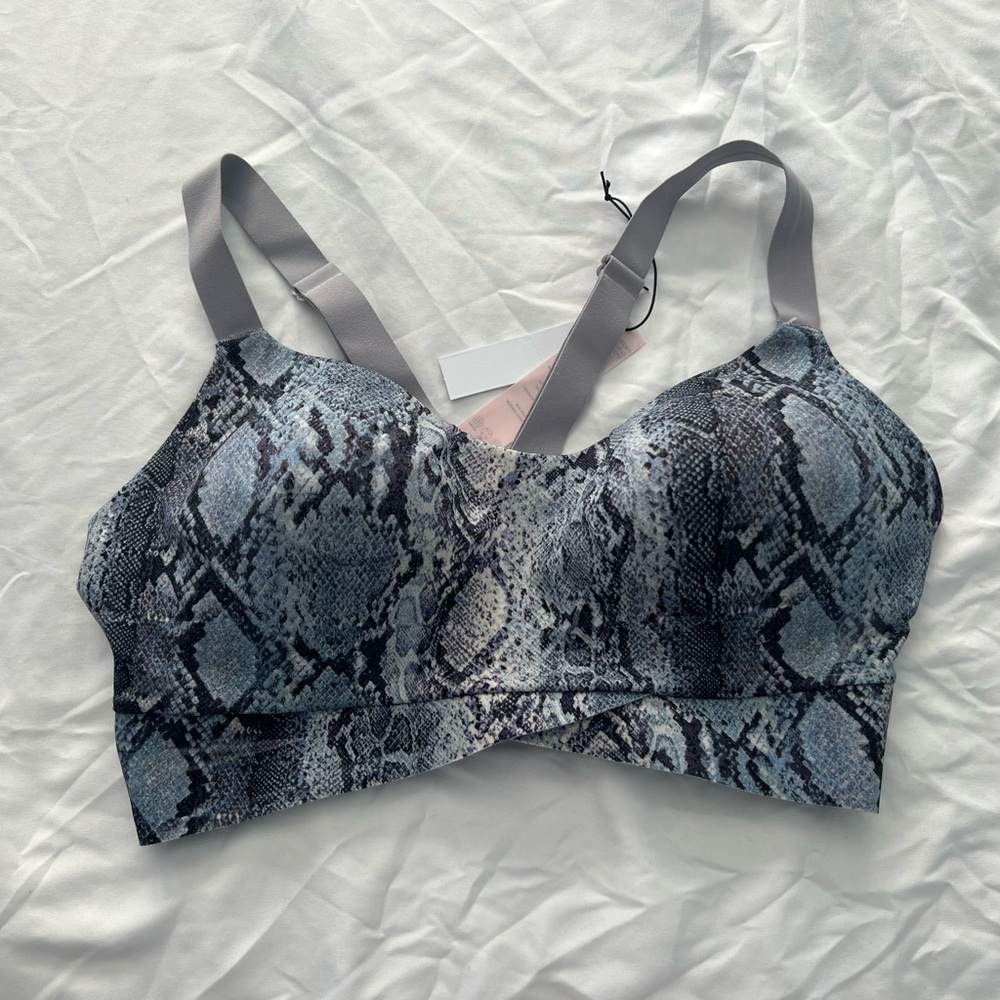 Victoria’s Secret Sport - Freedom Cloud Sports Bra, size Medium DD